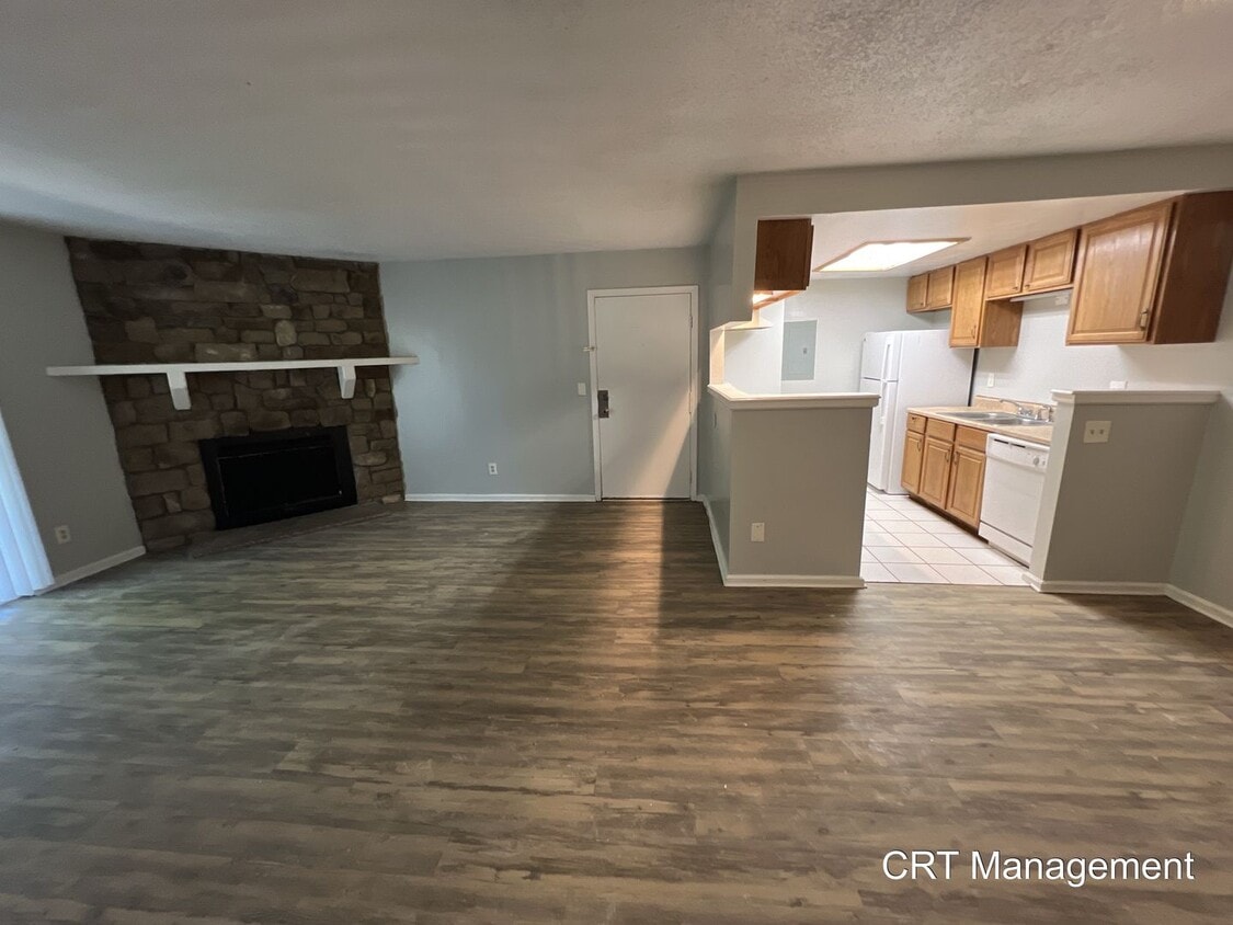 Primary Photo - Gound level 3-bedroom 2 Bathroom Condo in ...