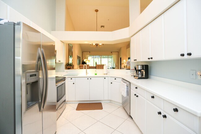 Foto del edificio - ***FULLY FURNISHED ANNUAL***LELY RESORT***2 BEDS+DEN/2BATH***BEAUTIFUL SEASONAL***