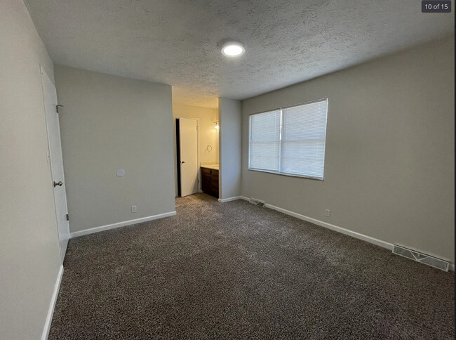 Foto del edificio - 9133 Cedarpark Ln