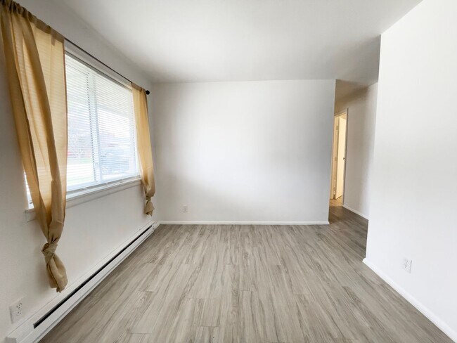 Foto del edificio - Your Next Home in the Heart of Yorktown Sc...