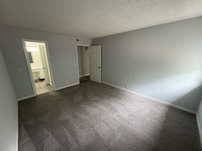 Photo - 1005 Hickory Hill Ln Apartment