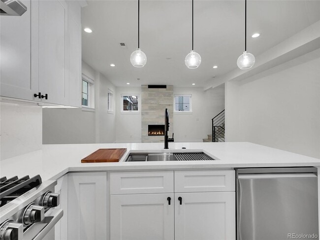 Building Photo - 4640 W 39th Ave