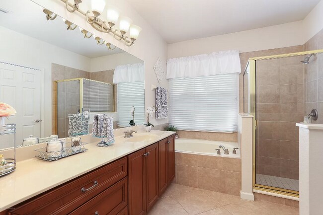 Foto del edificio - 4353 Collinwood Dr