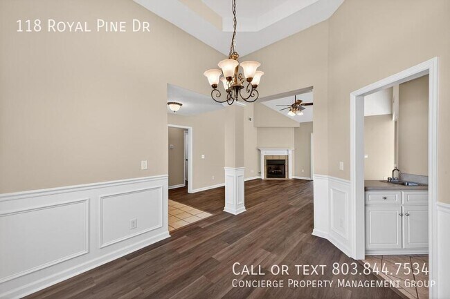 Foto del edificio - 118 Royal Pine Dr