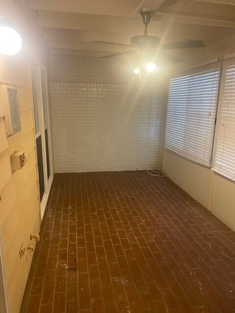 Foto del edificio - 4042 Camellia Dr