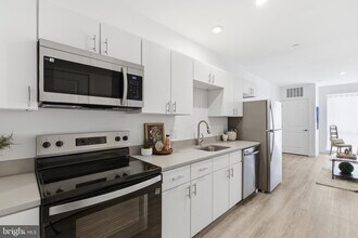 Building Photo - 915 N Broad St