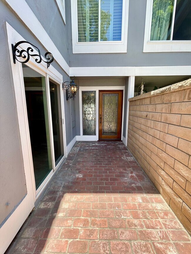 Building Photo - Wake Up to Waterfront Views in Huntington Harbour