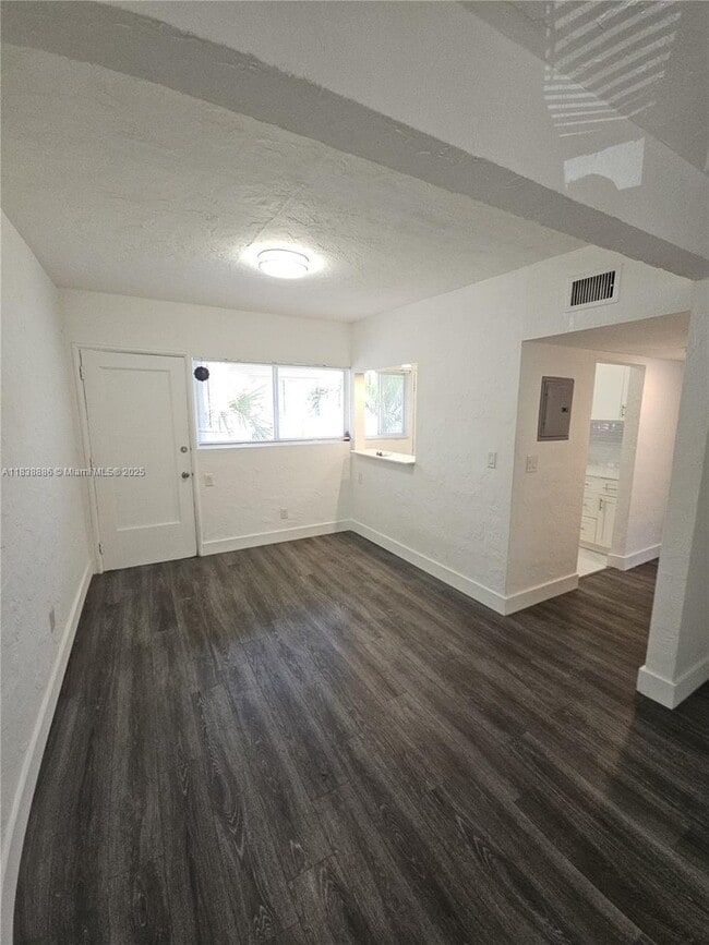 Building Photo - 7435 Byron Ave