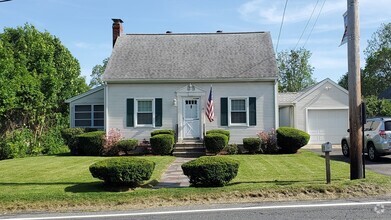 Building Photo - 18 Maple St