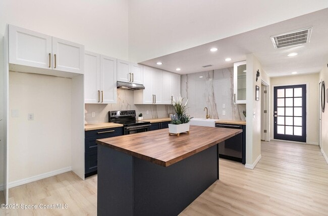 Foto del edificio - 165 Casseekee Trail