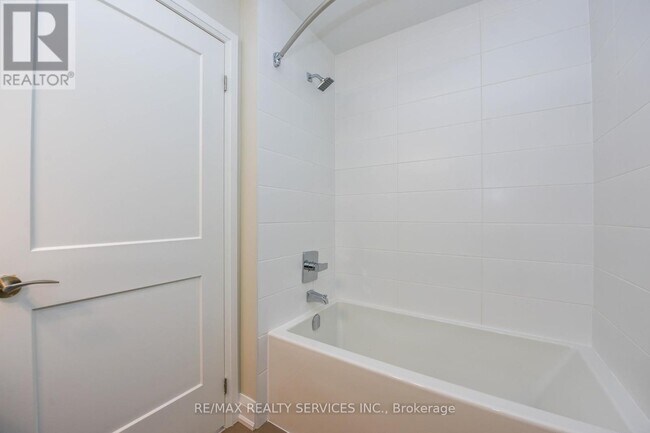 Building Photo - 15 Lynch St