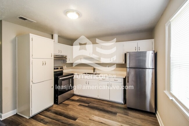 Building Photo - 847 Mcpherson Dr