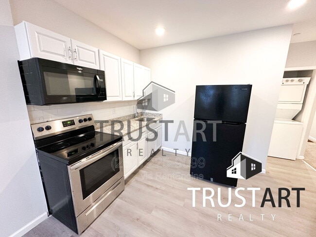 Photo - 2404 W Thompson St Apartment