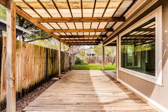 Building Photo - 6018 Baton Rouge Dr