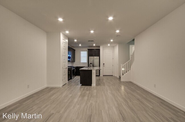 Foto del edificio - 4 br, 2.5 bath House - 1087 E Chapman Drive