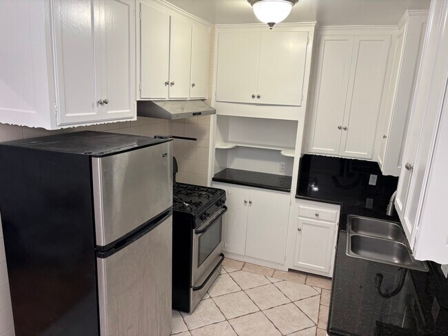 Foto del edificio - 1644 S Garth Ave