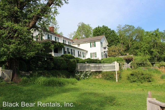 Building Photo - 2 br, 1.5 bath House - 11 Clarke Lane