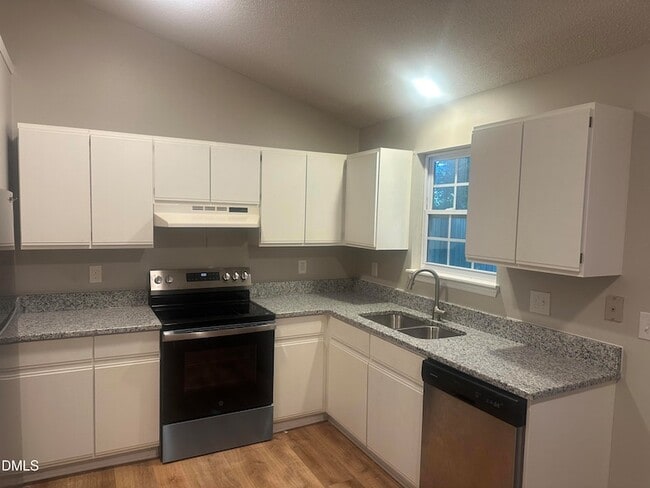 Building Photo - 161 Mill Creek Dr
