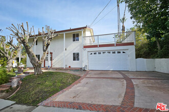 Building Photo - 8640 Farralone Ave