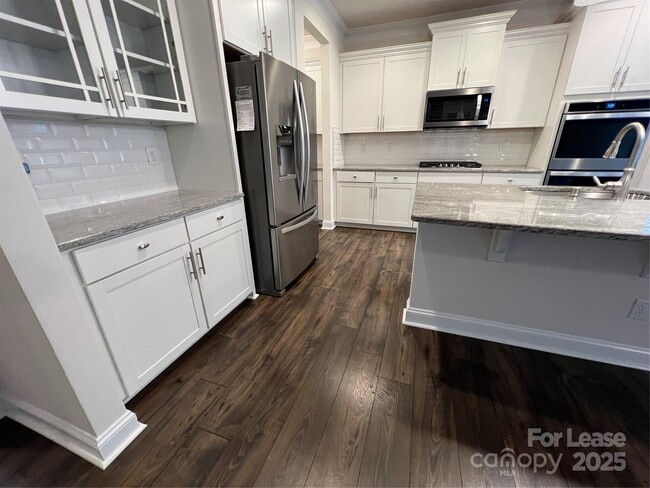 Building Photo - 196 Longleaf Dr