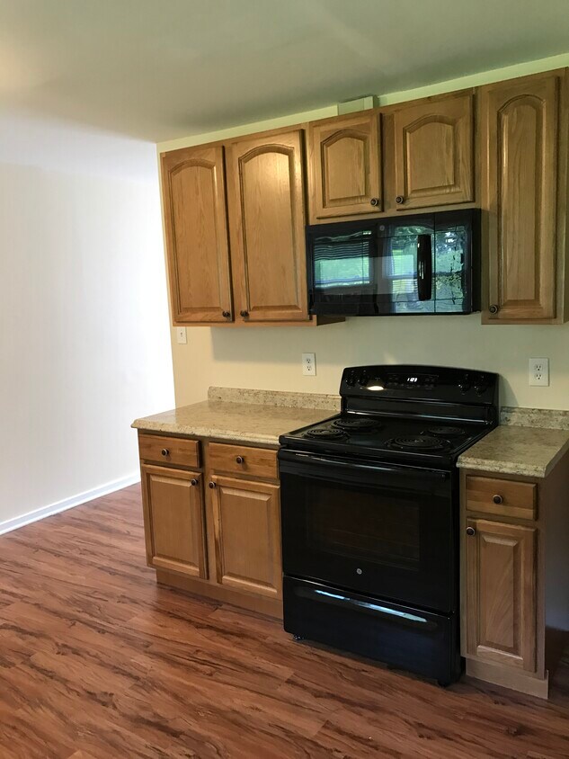 Primary Photo - 516 Berkshire Ln