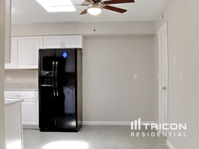 Foto del edificio - 1732 Old Coachman Rd.