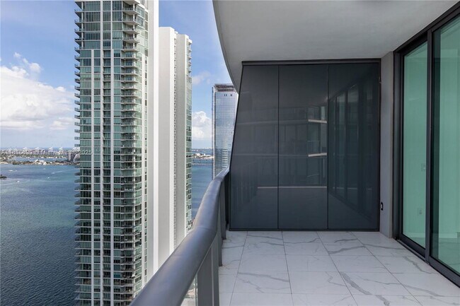 Foto del edificio - 480 NE 31st St