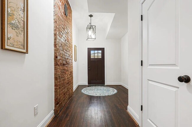 Foto del edificio - 1017 Saratoga St