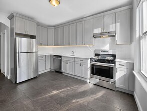 Building Photo - 86 W 45th St