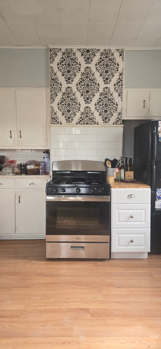 Building Photo - 33 Cottage St