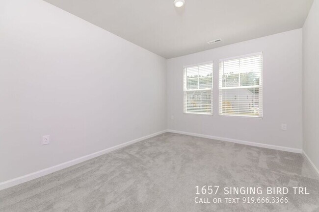 Foto del edificio - 1657 Singing Bird Trl
