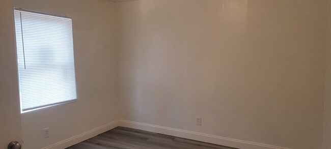 Building Photo - 113 Garland Ter