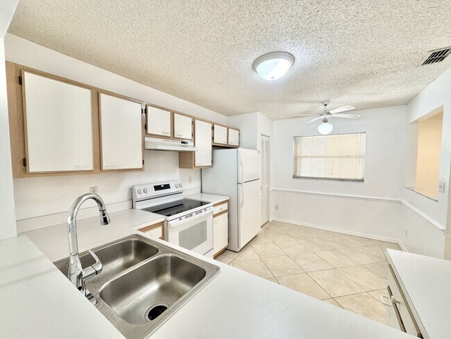 Foto del edificio - ** NEWCASTLE ** BERKSHIRE LAKES ** 3 BED /...