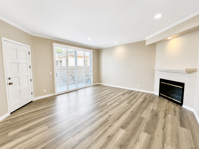 Building Photo - Coastal Living at It's Best! Pacific Beach Townhome with Incredible Rooftop Views!