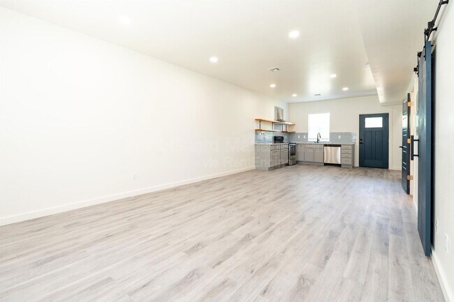 Foto del edificio - 2827 N Oliver St