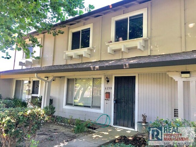 Foto del edificio - 3BR/1.5BA Condo - East Bay