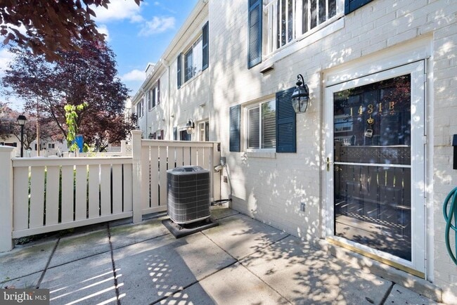 Building Photo - 1431-B N VAN DORN St