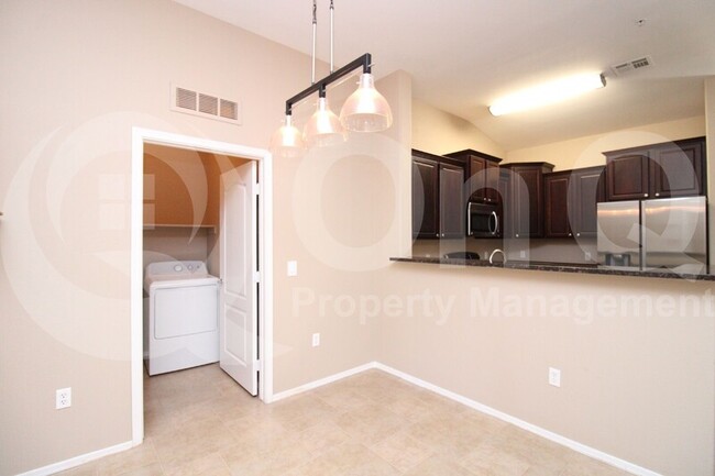Foto del edificio - 1350 S Greenfield Rd