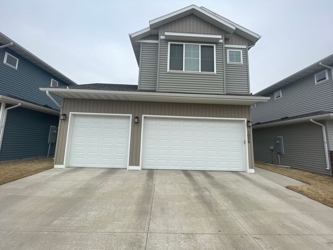 Primary Photo - 4-bedroom, 3.5-bathroom West Fargo Single-...