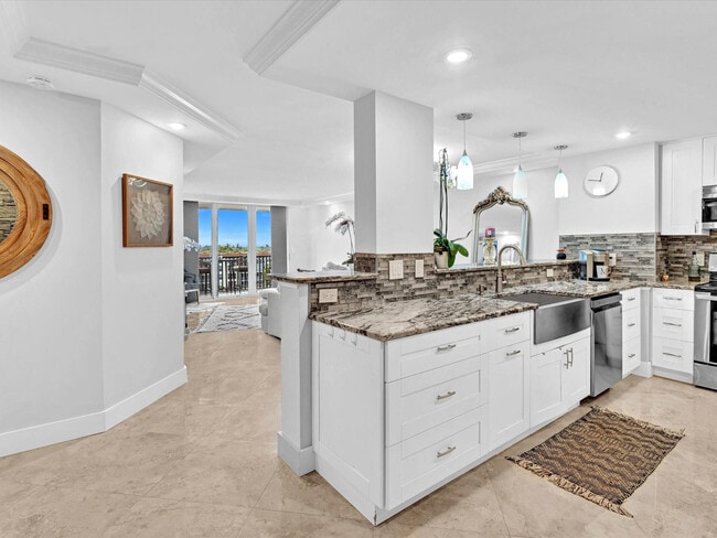 Building Photo - 1150 Hillsboro Mile