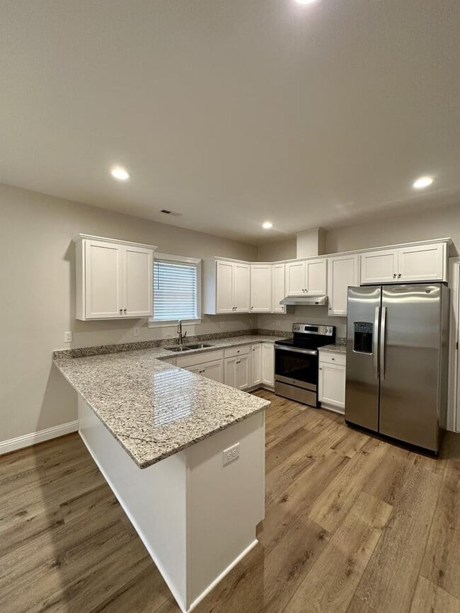 Building Photo - 708 W Parrish Dr