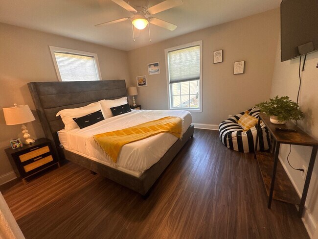 Building Photo - 5 Vine St