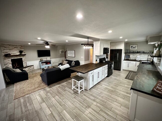 Building Photo - 429 Colorado Ln