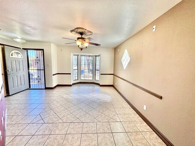 Foto del edificio - 210 Leon Ave