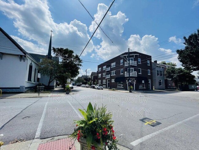 Building Photo - 359 Taylor Ave