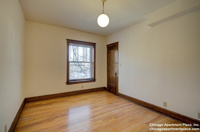 Foto del edificio - 1336 W Waveland Ave