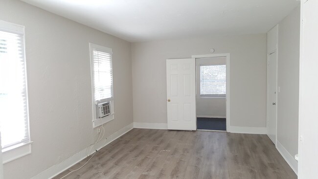 Building Photo - 1203 N Osceola Ave