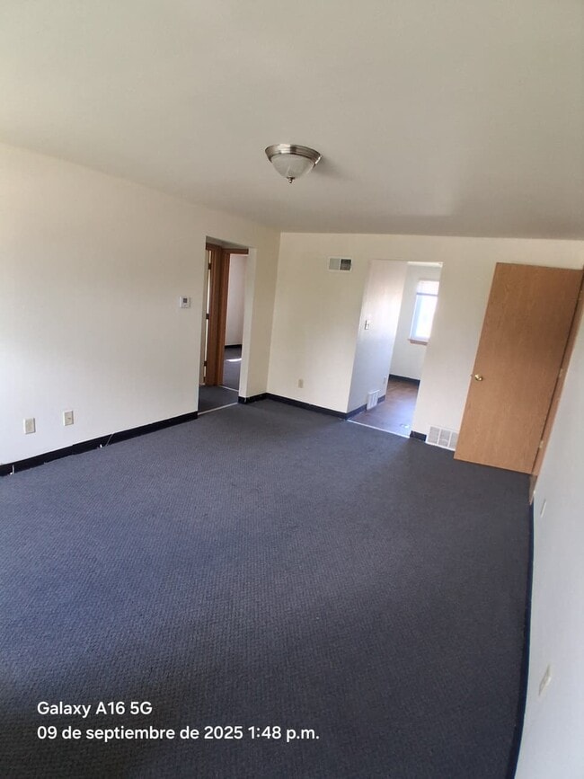 Building Photo - 9000 W Carmen Ave
