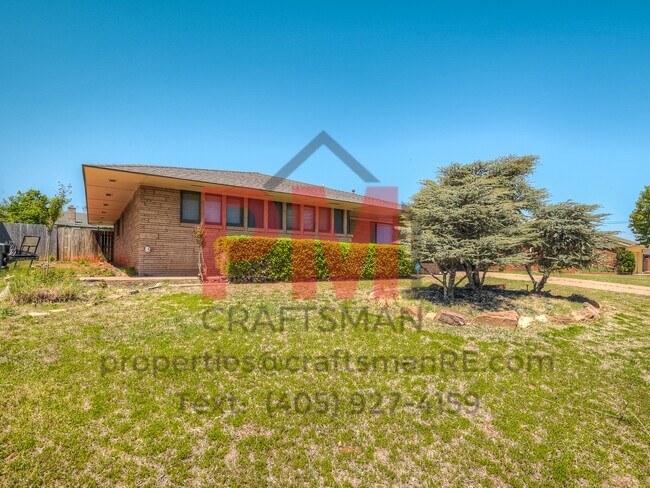 Building Photo - 13601 Pinehurst Rd