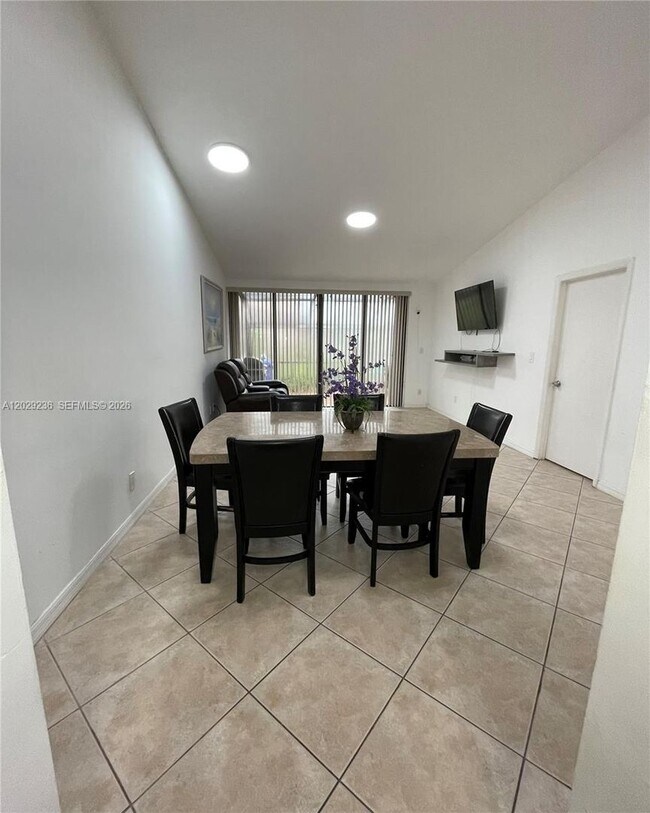 Foto del edificio - 12351 NW 11th Ct